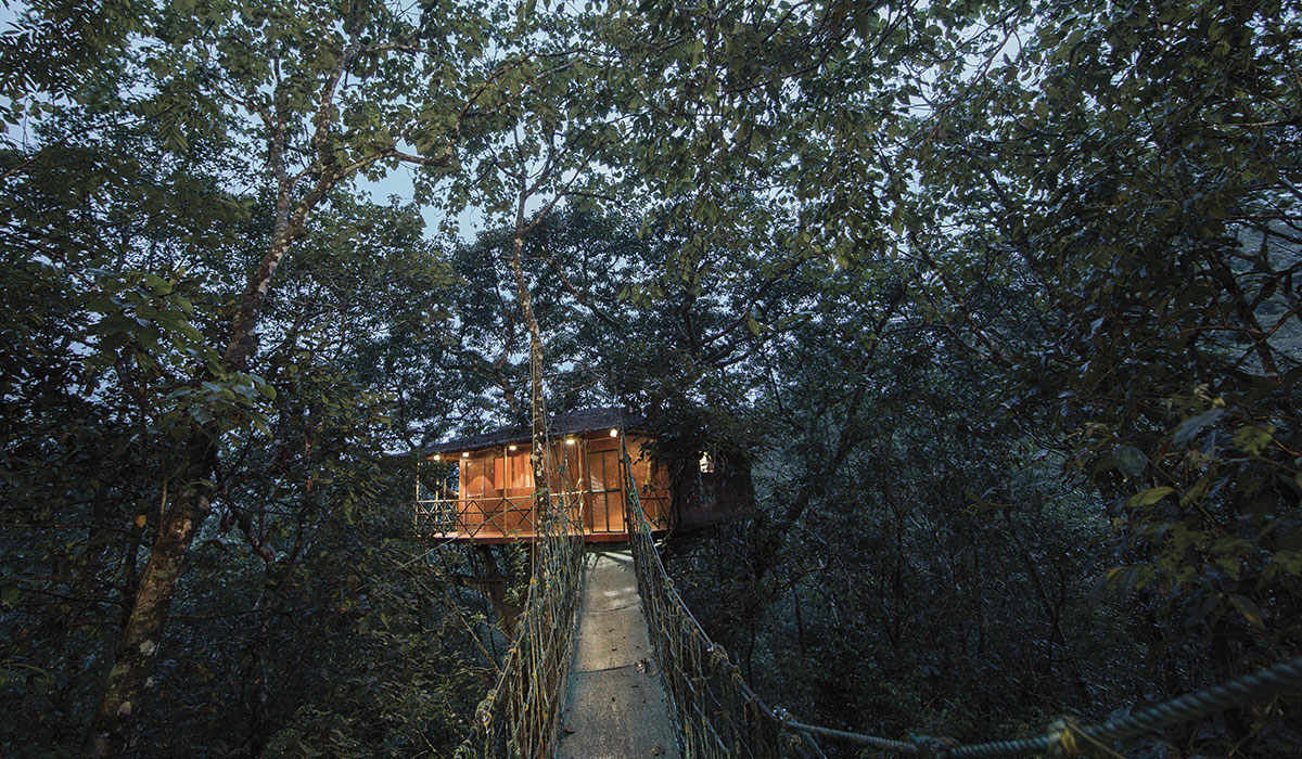 This Tree House Resort In India Is Perfect For A Couple Vacay ! | WedMeGood